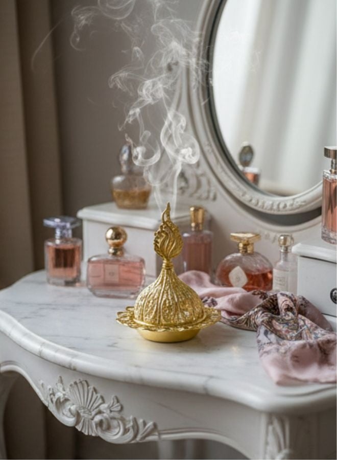 مبخرة بخور ذهبية بتصميم عربي فاخر – مبخرة معدنية مزخرفة من الحديد عالي الجودة مع غطاء قابل للإزالة – لتعطير الجو ونشر الروائح العطرية بالتساوي – قطعة ديكور فاخرة للمنازل والمناسبات – هدية مثالية للأصدقاء والعائلة - Image 4